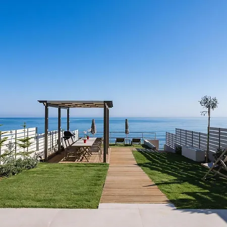 Deux Paradis, A Beachfront Retreat, By Thinkvilla * העיירה רתימנו