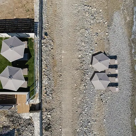 Deux Paradis, A Beachfront Retreat, By Thinkvilla דירה העיירה רתימנו