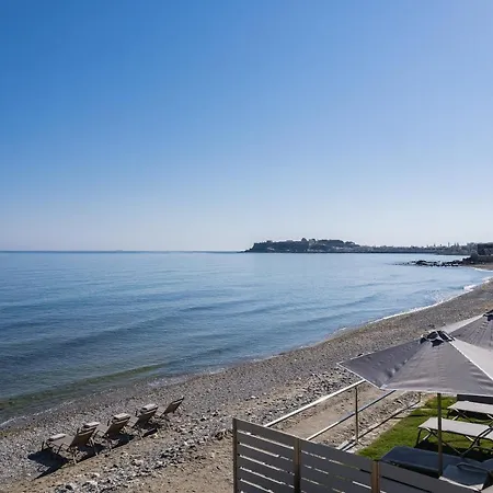 Deux Paradis, A Beachfront Retreat, By Thinkvilla העיירה רתימנו