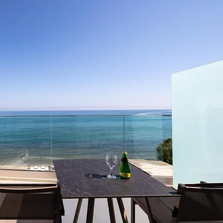 Deux Paradis, A Beachfront Retreat, By Thinkvilla * העיירה רתימנו